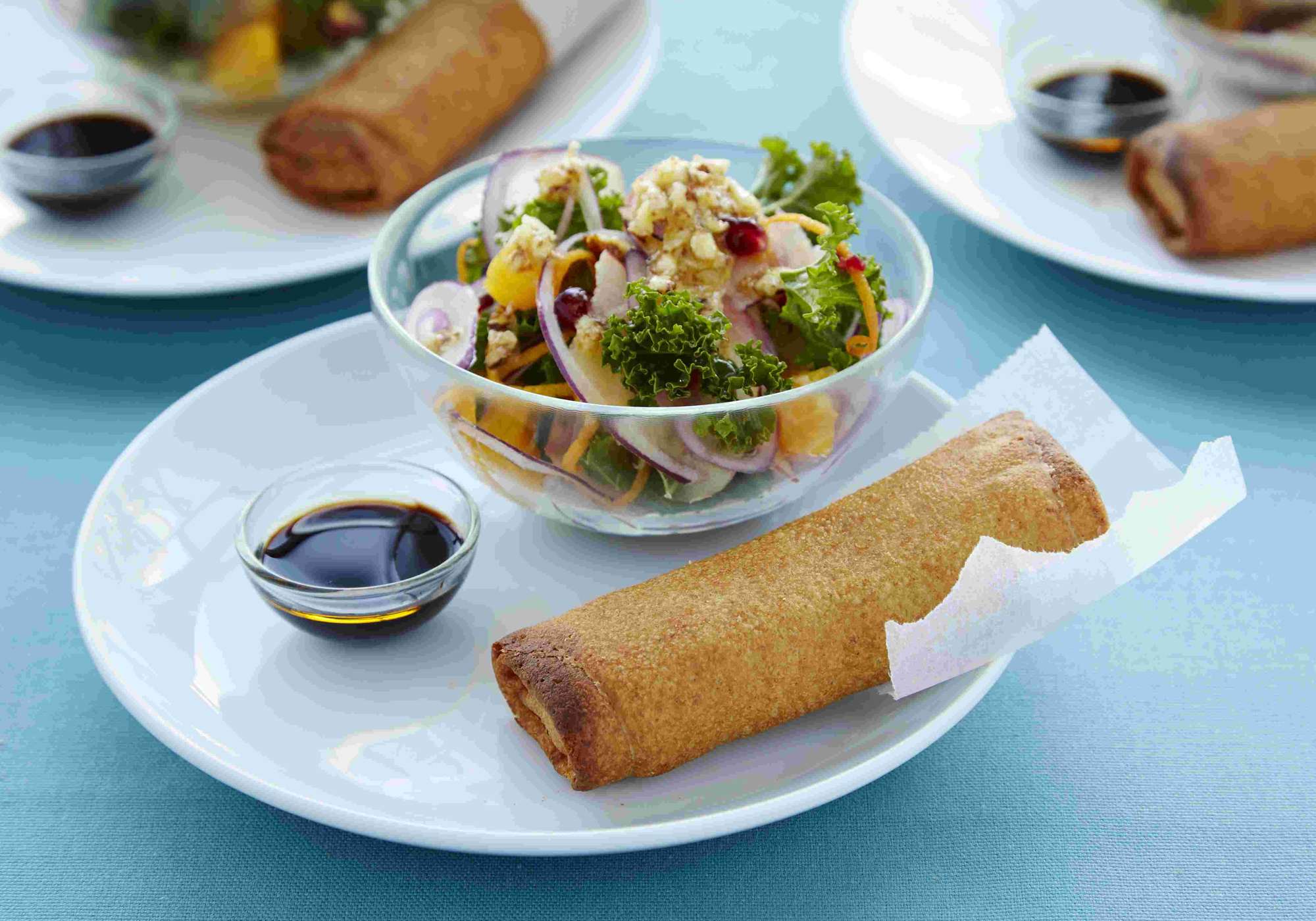 Gemüserolle Maxi mit Kohl-Apfel-Salat und Mandel-Salsa - BestCon Food Gemüserolle Maxi mit Kohl-Apfel-Salat und Mandel-Salsa - BestCon Food