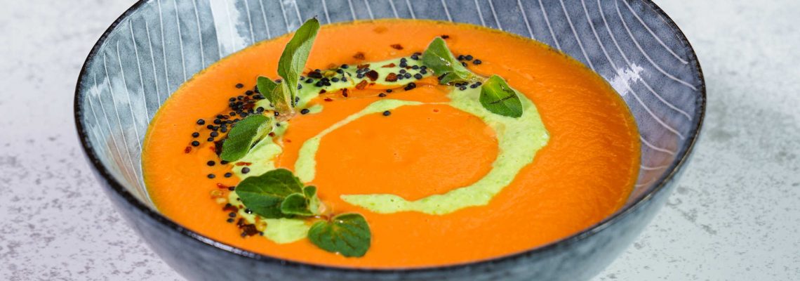 Rezeptidee Karottensuppe mit feiner Erbsencreme auf Basis der FINDUS Gemüsepürees