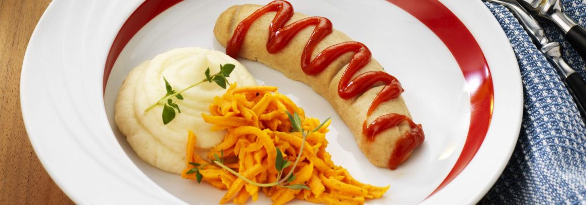 Passierte Kost Rezeptidee Bratwurst mit Karottensalat
