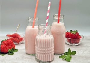 Erdbeer-Buttermilch-Shake mit püretto Erdbeerpüree
