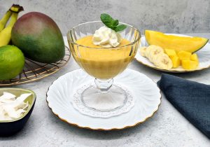 Mango-Kokos-Dessert mit püretto Mangopüree