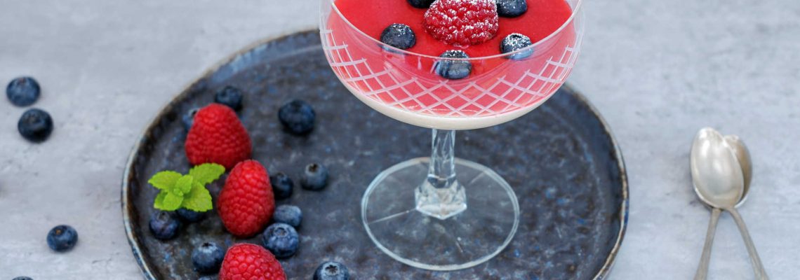 Rezept Panna cotta mit Himbeerspiegel mit püretto Himbeerpüree