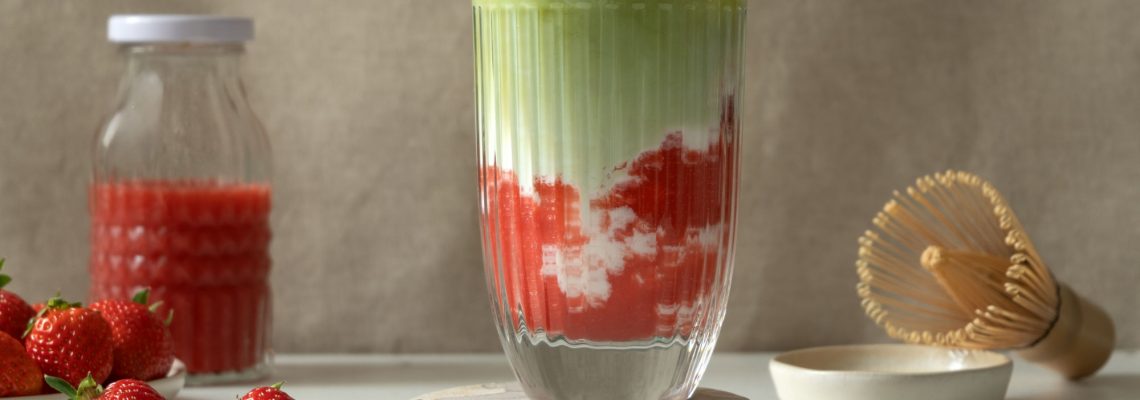 Rezeptidee Iced Strawberry-Matcha-Latte