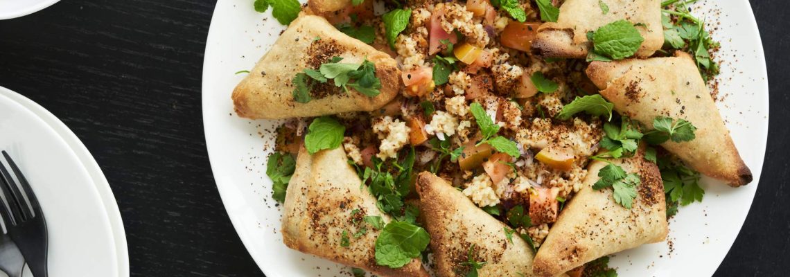 Rezept DALOON Samosas mit Bulgur-Salat